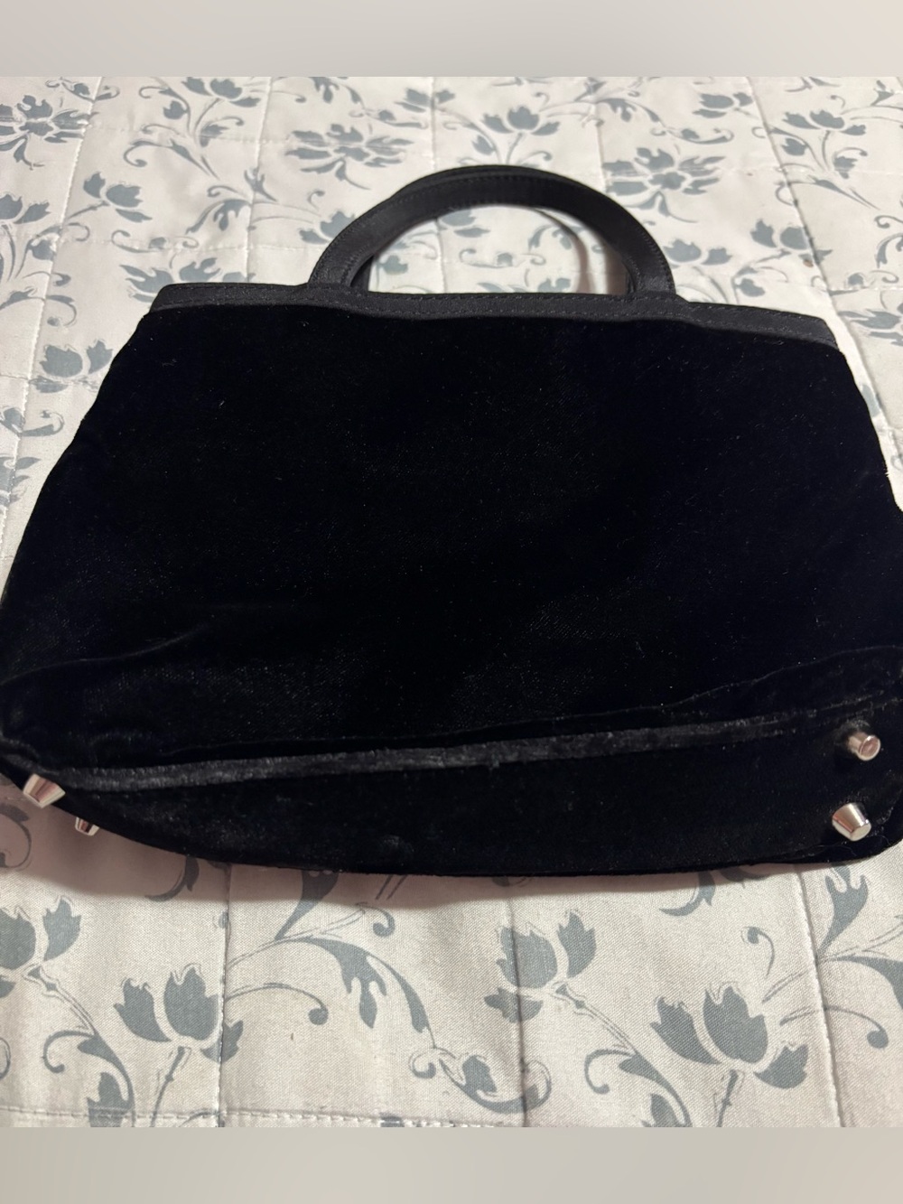 Small Black Velvet Gap Purse - Picture 3 of 5